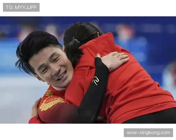 任子威穿得像邻家小伙，掏出的那张银行卡像VIP卡，刷到我怀疑自己来错片场